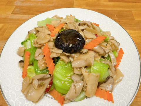 Stir-fried Mixed Mushrooms with Tender Greens 什菌扒菜膽