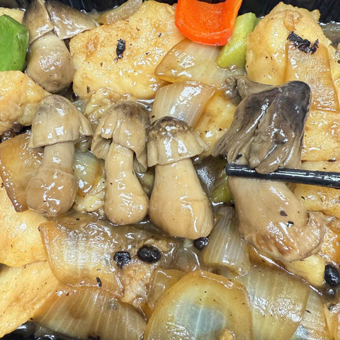 Fish Fillet with Straw Mushrooms in Black Bean Sauce 豆豉草菇魚片