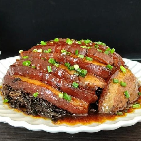 Braised Pork with Preserved Vegetable 金梅扣肉